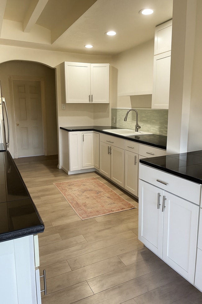 Building Photo - 1515 Lovely Ln