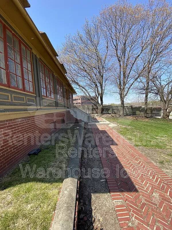 Building Photo - 2500 Grand Ave