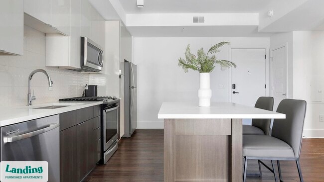 Photo - 3005 Peachtree Rd NW Apartment