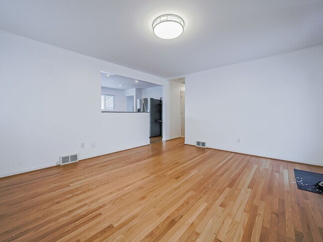 Foto del edificio - Welcome to this beautiful 3 bedroom, 2 bat...