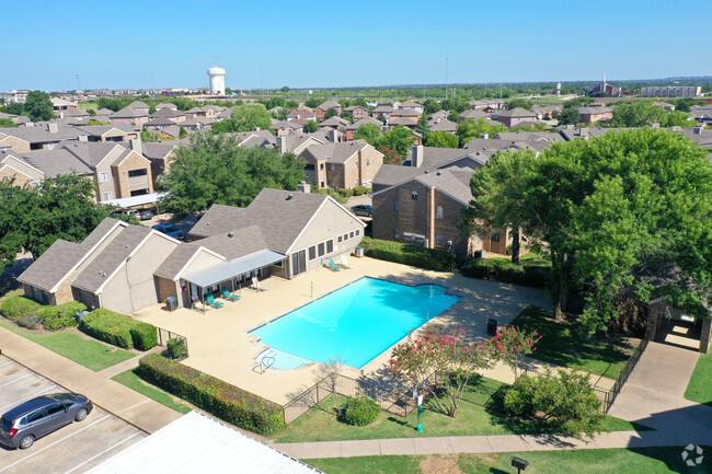 Piscina en la terraza con vista al lago - Lakeview Terrace & The Club at Spring Lake