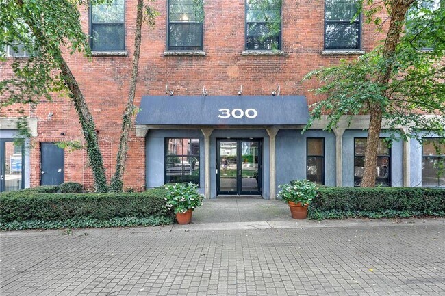 Building Photo - 300 Pearl St
