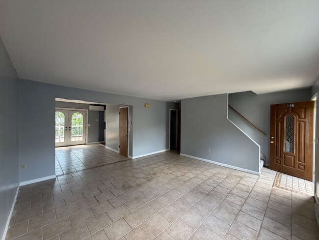 Building Photo - 186 White Dogwood Dr