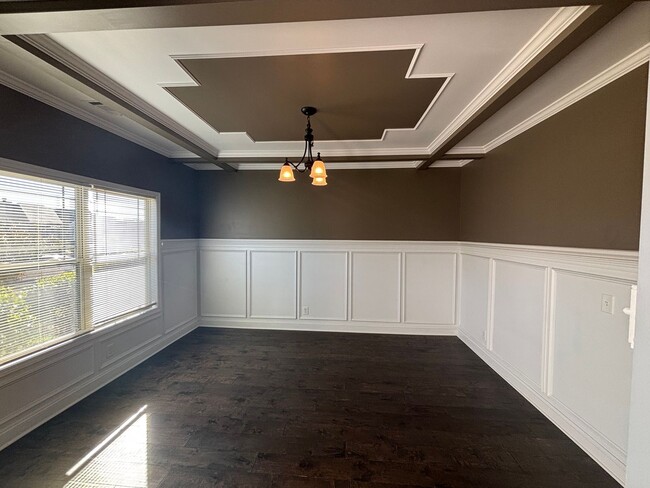 Building Photo - Luxury Home