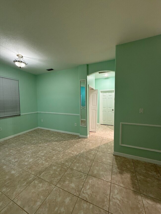 Building Photo - 2336 Alling Ter