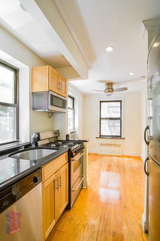 Foto principal - 233 E 29th St