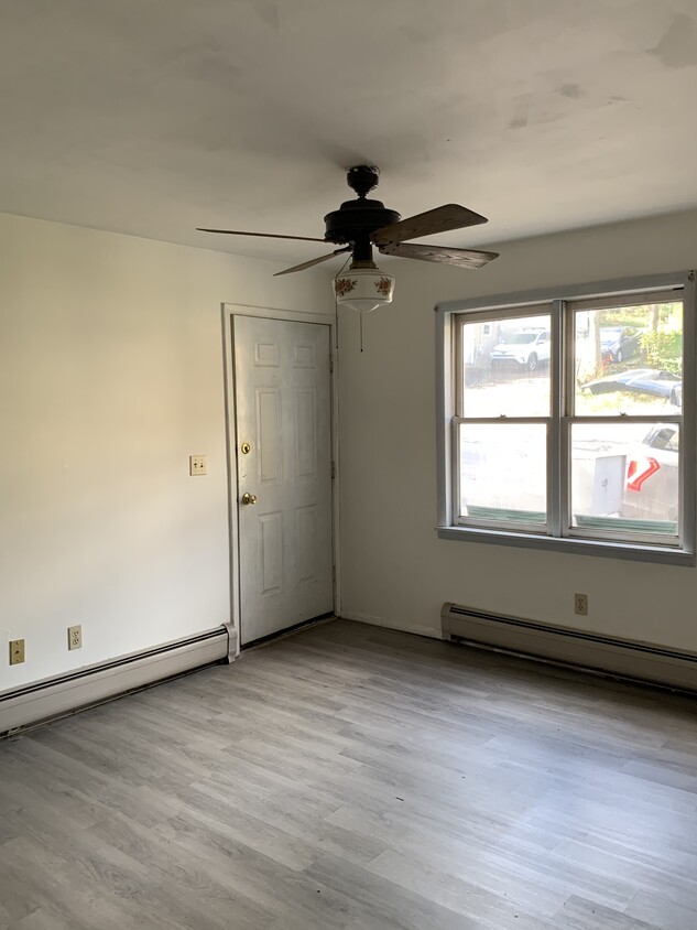 SALA DE ESTAR - 211 Grand Ave