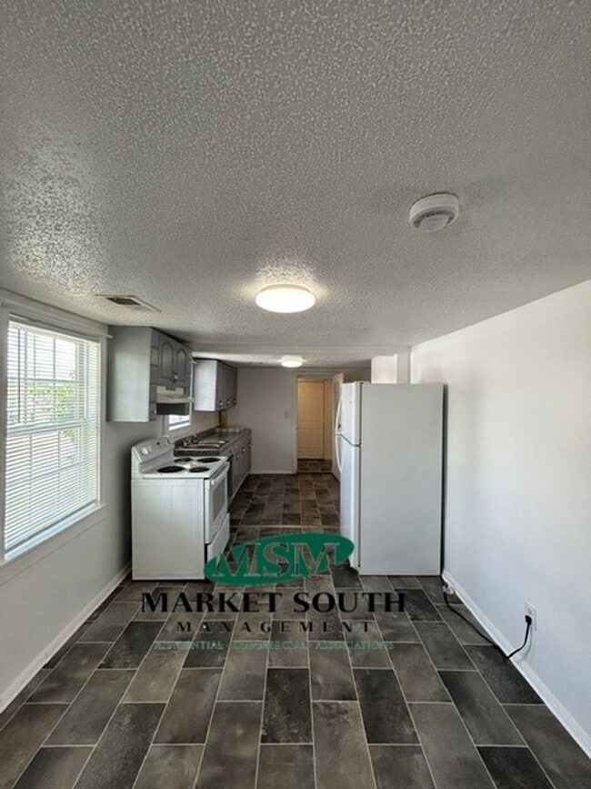 Building Photo - AFFORDABLE WESTSIDE HOME