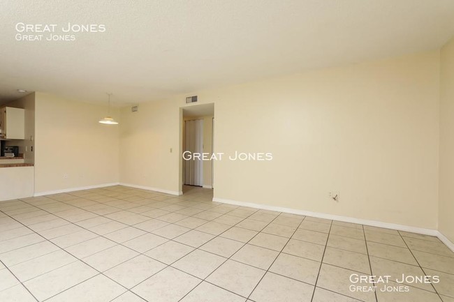 Foto del edificio - 717 W Rosewood Ln
