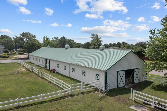 Building Photo - 408 Celtic Ash St