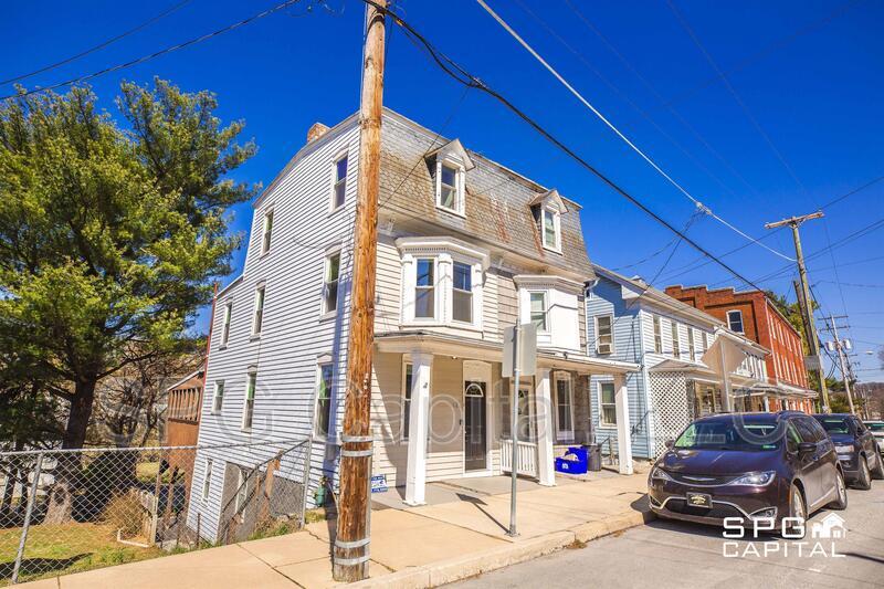 Primary Photo - 12 E Main St