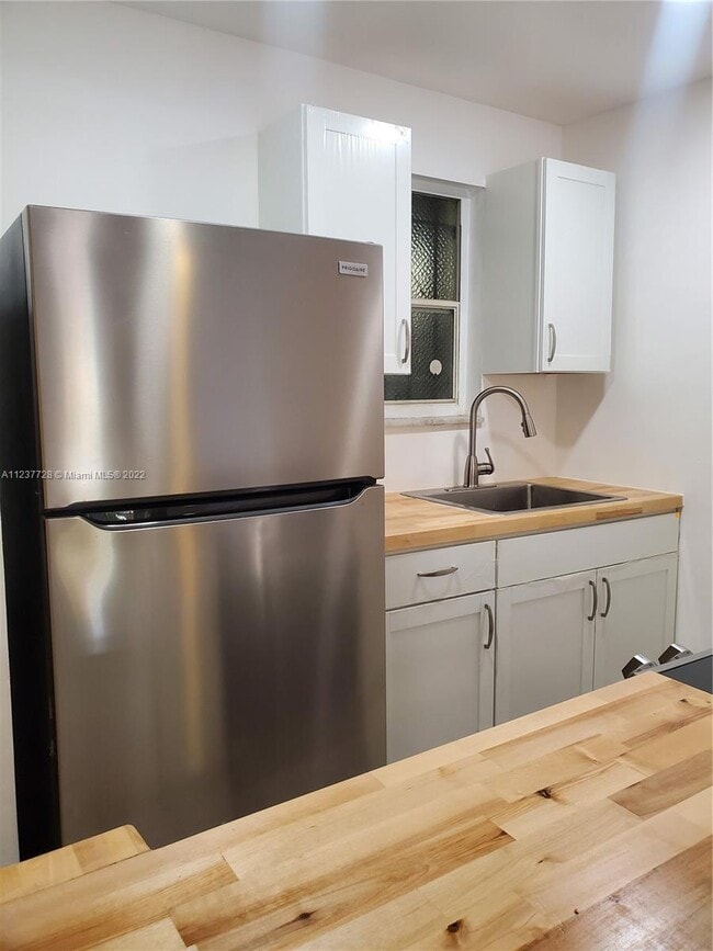 Foto del edificio - 3181 SW 13th St