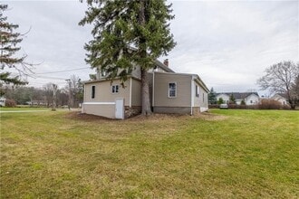 Building Photo - 757 Holt Rd