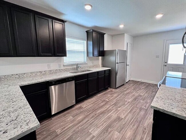 Foto del edificio - Spacious & Elegant One-Story Living in Stonebridge Crossing