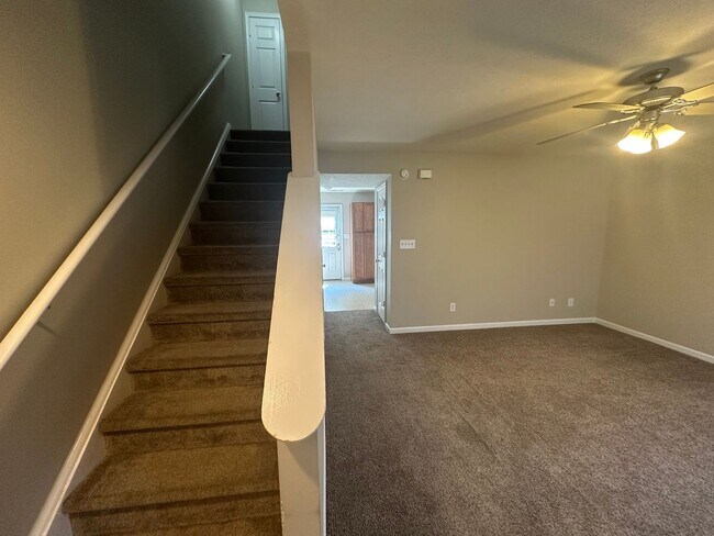 Foto del edificio - 131 Primrose Ln