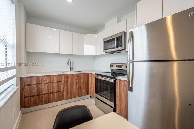 Building Photo - 924 Marseille Dr