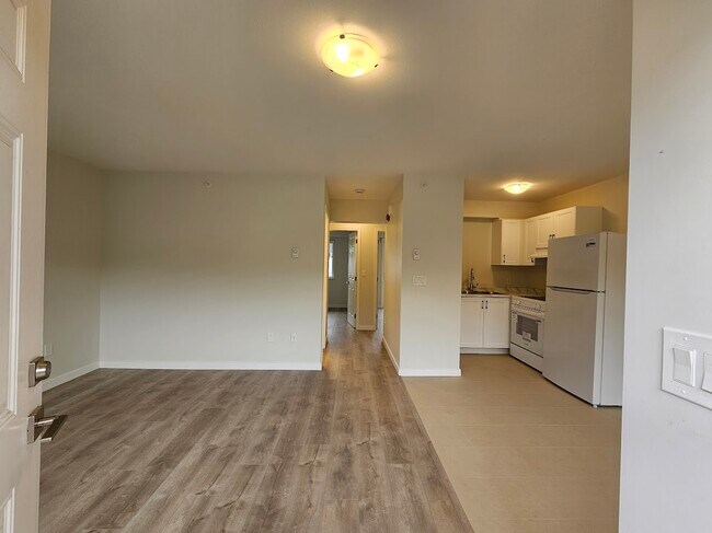 Building Photo - 45790 Lewis Ave
