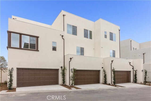 Building Photo - 127 Episode