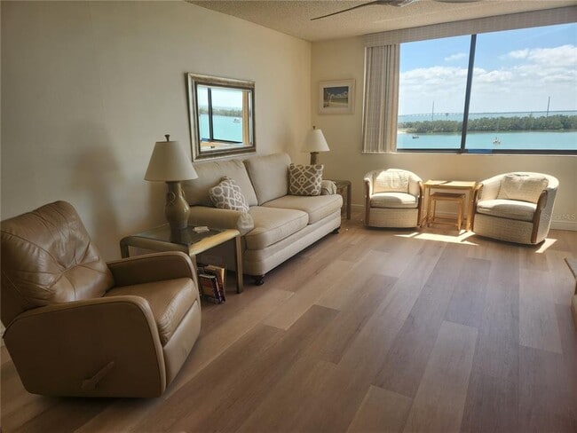 Building Photo - 6295 Bahia Del Mar Cir