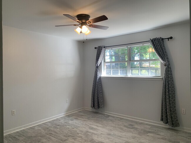Building Photo - 11413 Moultrie Ave