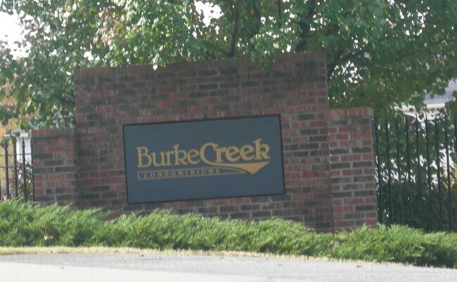 Photo - 523 Rivertree Ln House