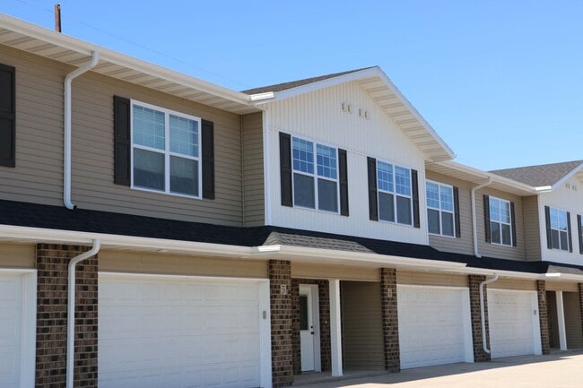 Building Photo - Maple Grove Townhomes