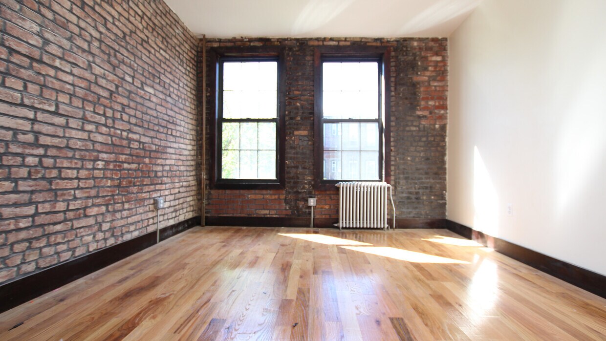 Primary Photo - 275 Linden St