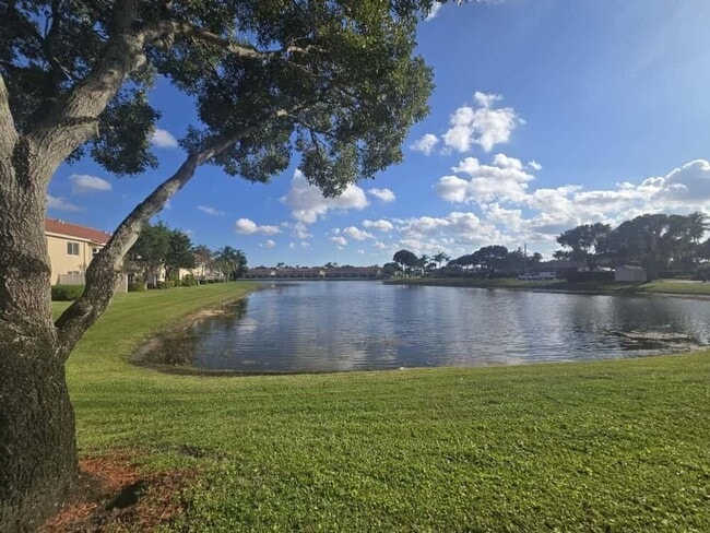 Foto del edificio - 3516 Briar Bay Blvd