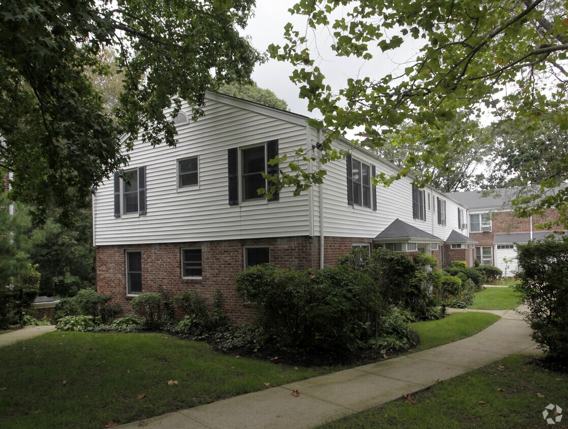 Trousdell Village Owners Corp. Apartments Glen Cove, NY