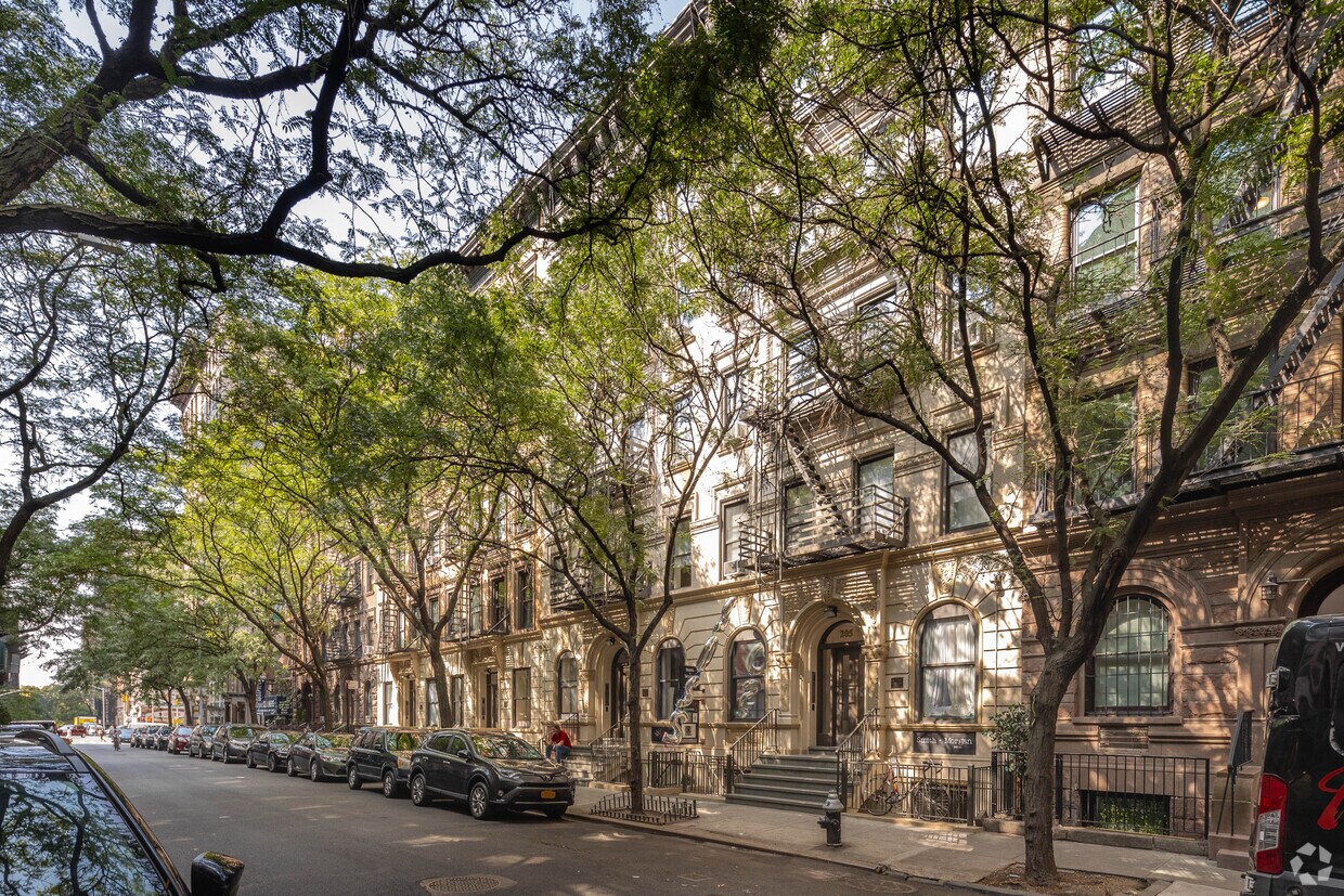 Primary Photo - 207 W 80th St