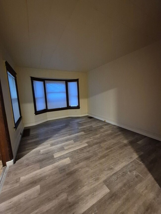 Foto del edificio - 205-207 Magee Ave