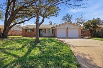 Building Photo - 3717 Brookhollow Dr