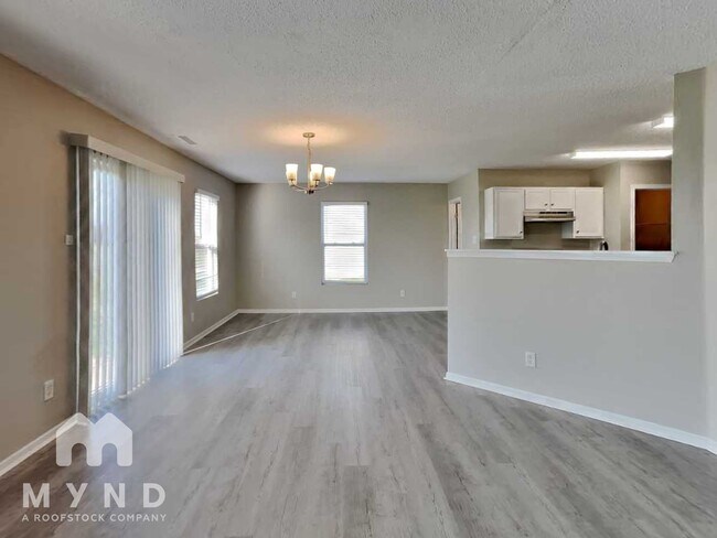 Foto del edificio - 8431 Adams Mills Pl