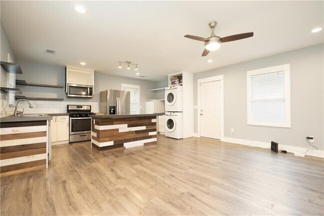 Foto del edificio - 2933 Glenwood Ave SE
