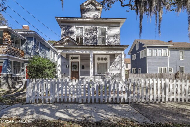 Building Photo - 117 W 6th St
