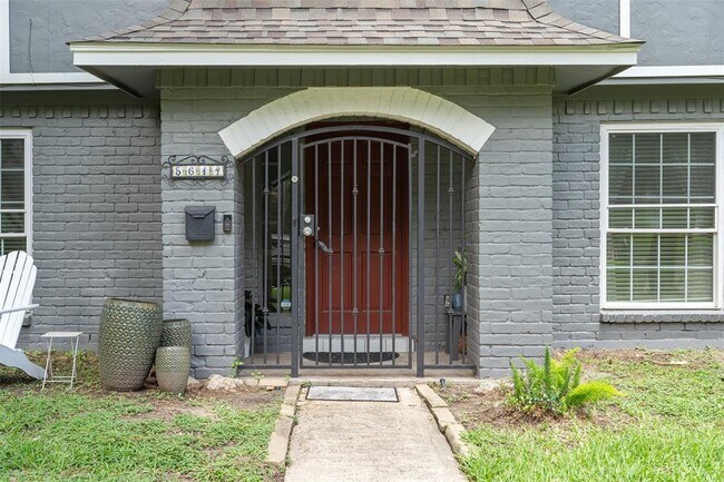 Foto del edificio - 5614 Bough Ct