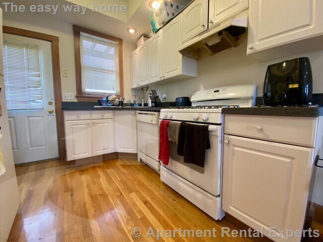 Building Photo - 349 Columbia St