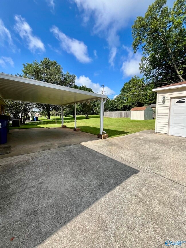 Building Photo - 415 Harolds Dr NW