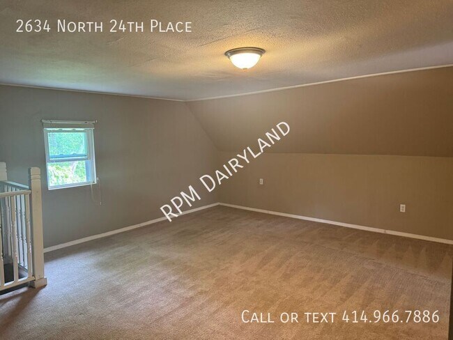 Foto del edificio - 2634 N 24th Pl