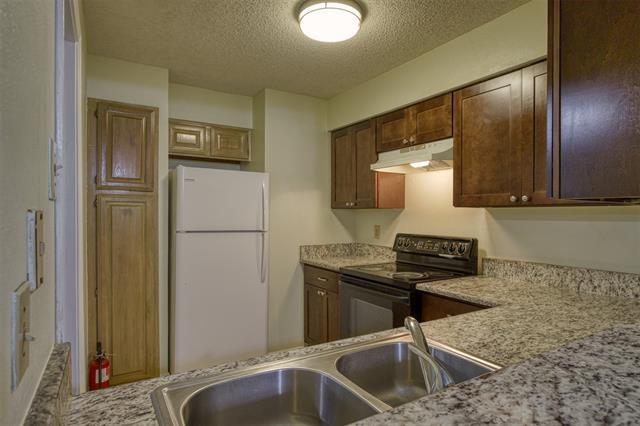Foto del edificio - 5840 Spring Valley Rd