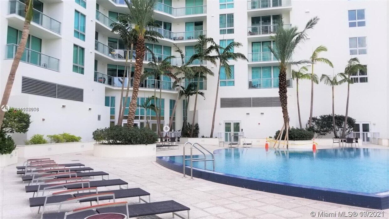 Primary Photo - 300 S Biscayne Blvd