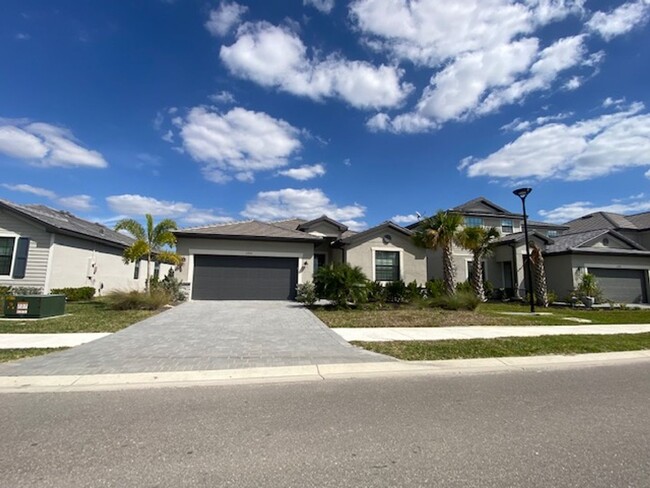 Building Photo - 4 bedroom 3 bathroom home in Timber Creek