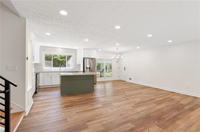 Foto del edificio - 472 Barnsdale Dr