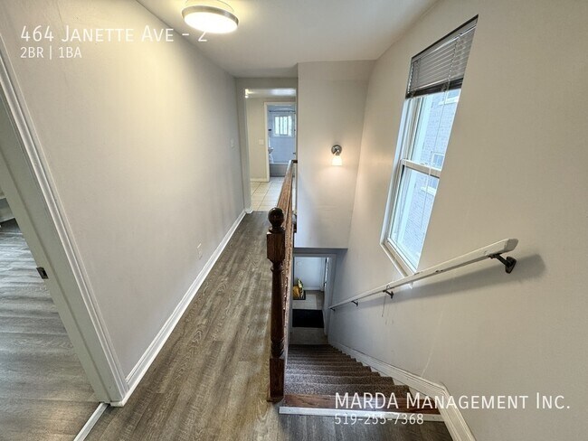 Photo du bâtiment - COZY 2 BED/1 BATH UPPER UNIT DOWNTOWN WINDSOR + HYDRO