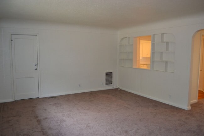 Foto del edificio - Quaint two-bedroom charmer in Northeast Salem