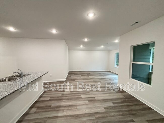 Building Photo - 8415 Oxford Valley Dr