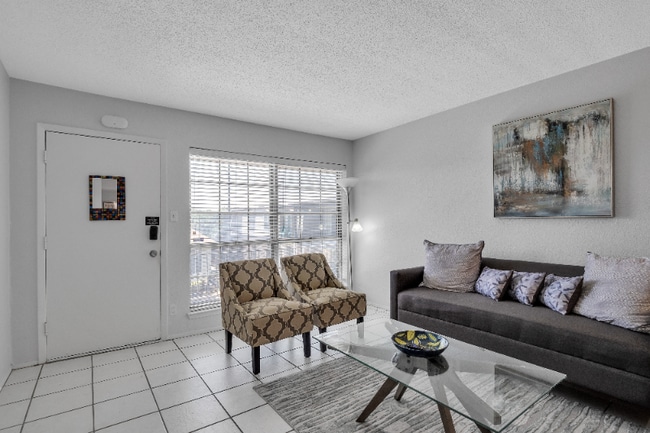 Building Photo - 2425 Ashdale Dr