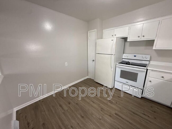 Building Photo - 7701 W Hampton Ave