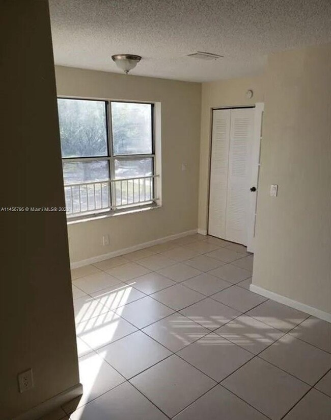 Building Photo - 3420 Pinewalk Dr N