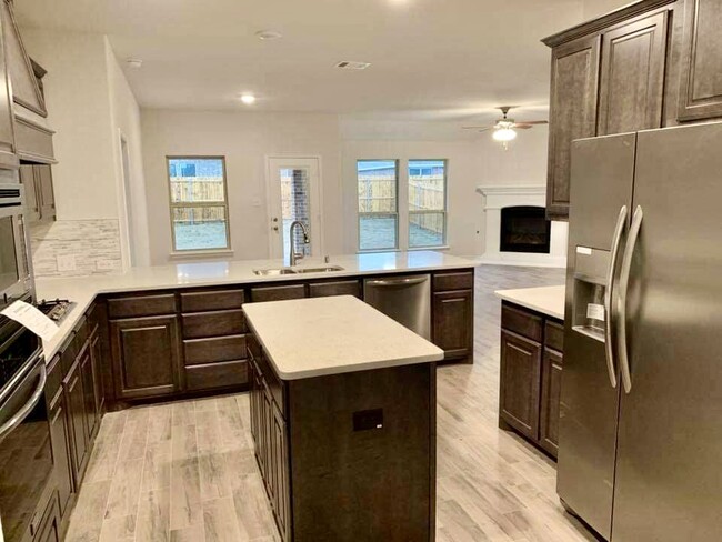 Building Photo - 3057 Maverick Dr